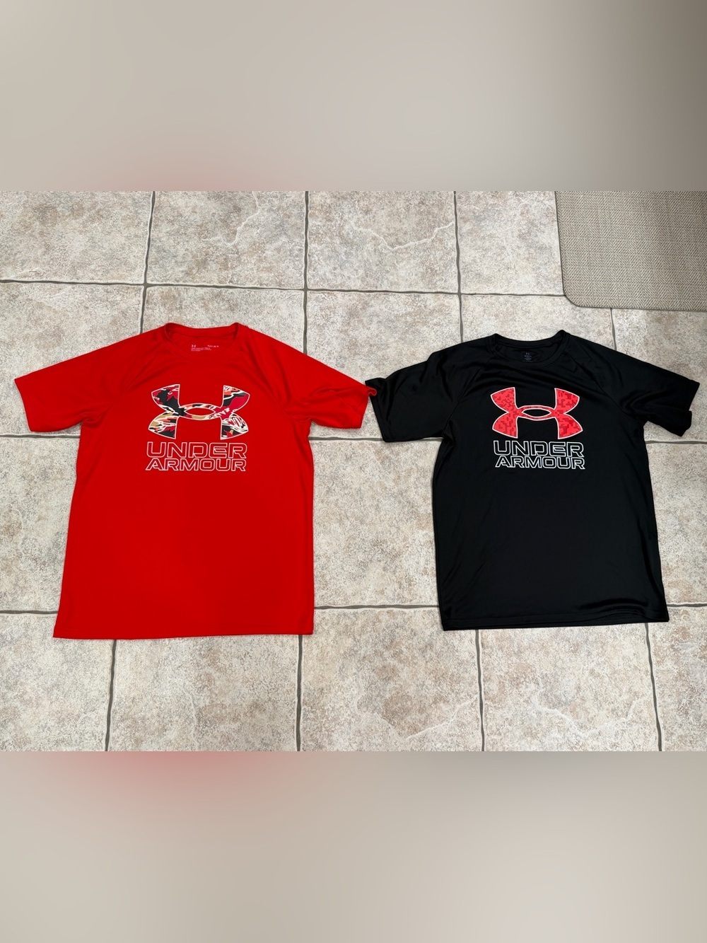 Under Armour boys Short Sleeve Logo Tee bundle size large